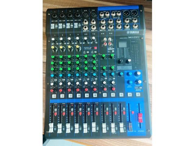 Photo TABLE DE MIXAGES DE 2 A 16 PISTES DE MARQUE YAMAHA  A VENDRE image 2/4