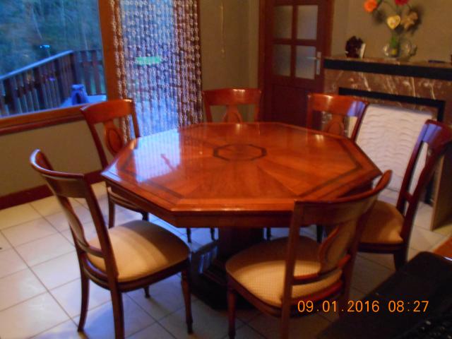 Photo Table de salle à manger octogonale en NOYER + 6 chaises image 2/4