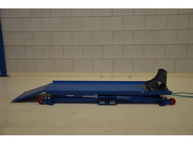 Photo Table élévatrice pour scooters et motos TS-C300 jusqu’à 300 kg de charge utile image 2/6