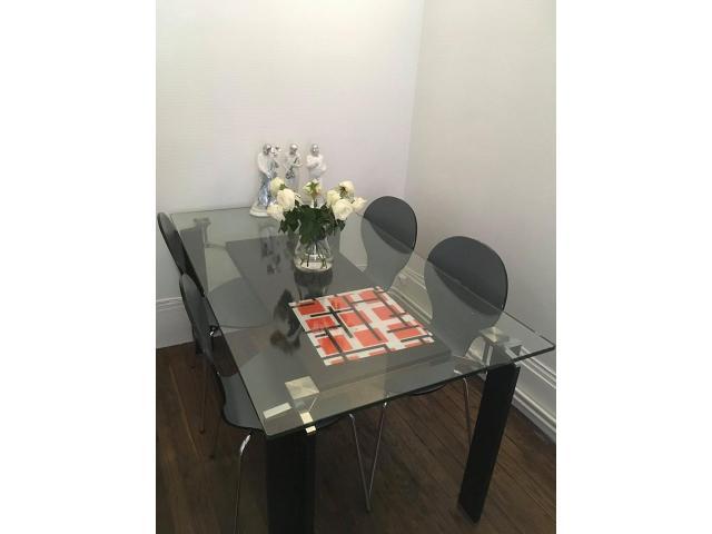 Photo Table en verre + 4 chaises image 2/4
