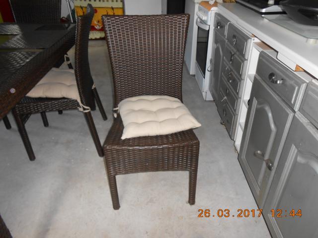 Photo table et chaises de jardin en résine marron image 2/6