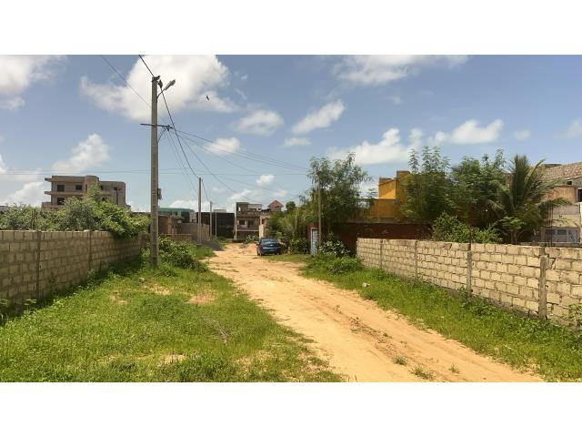 Photo Terrain de 300 mètres carrés à vendre à Saly Sénégal image 2/4