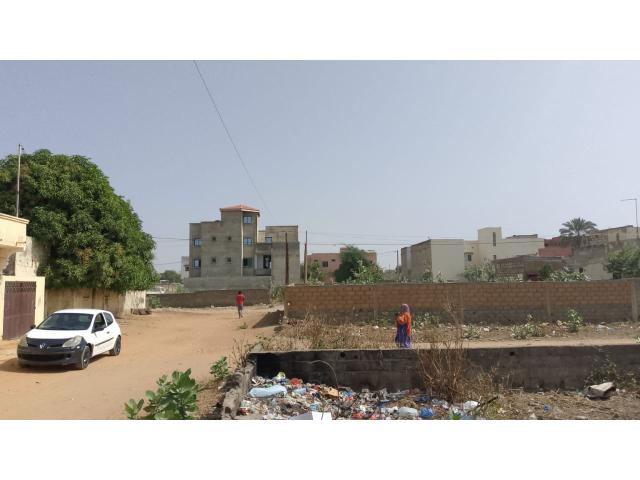 Photo Terrain de 300 mètres carrés à vendre à Saly Sénégal image 2/3