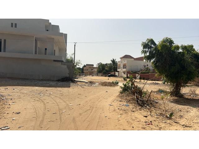 Photo Terrain de 300 mètres carrés à vendre à Saly Sénégal image 2/4