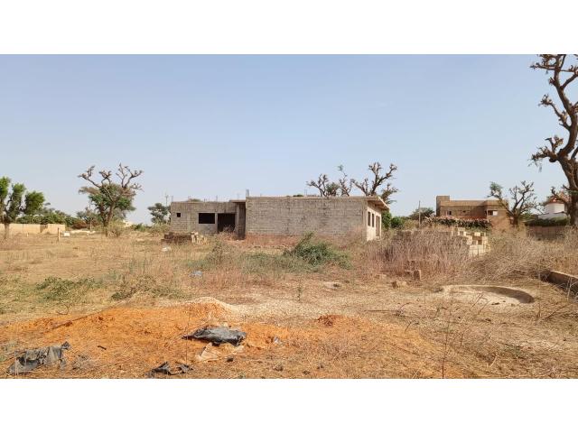 Photo Terrain de 450 mètres carrés à vendre à Saly Sénégal image 2/3
