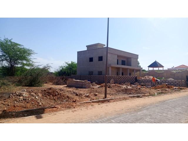Photo Terrain de 700 mètres carrés à vendre à Somone Sénégal image 2/3