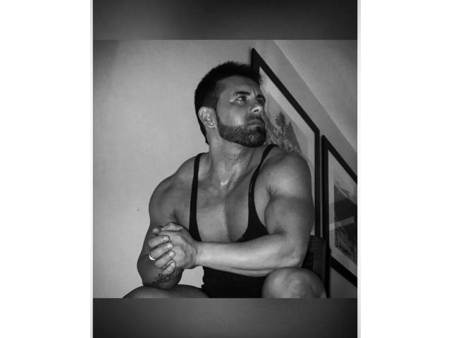 Photo Tony bodybuilder masseur muscle worship image 2/6