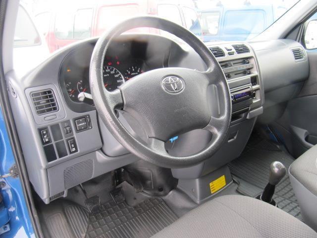 Photo Toyota HiAce court 4WD 117ch image 2/3