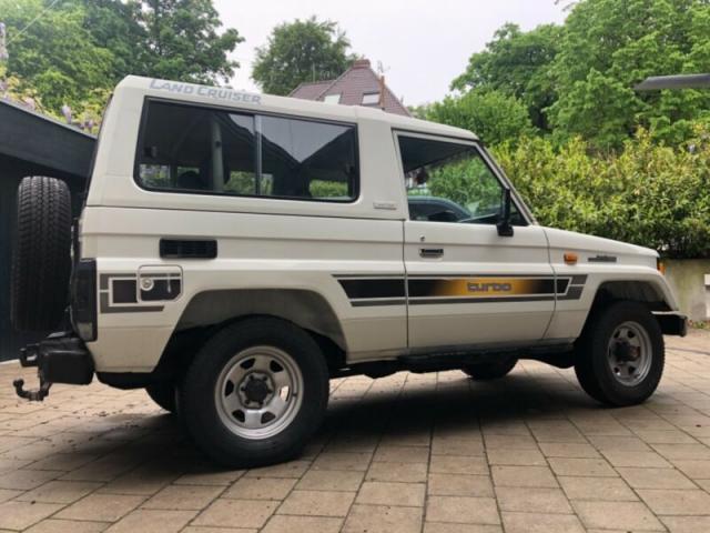 Photo Toyota Land Cruiser LJ 73 avec 5 places image 2/3