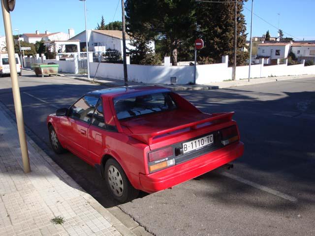Photo Toyota MR2 AW11 rouge de 1988 image 2/3