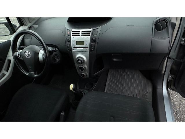 Photo Toyota YARIS 100 VVT-I CONFORT 5P image 2/4