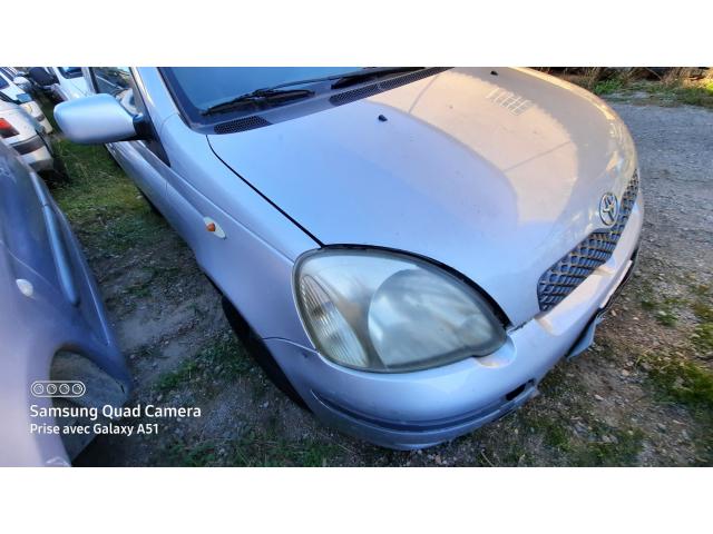 Photo Toyota Yaris 1998 a 2004  feux arrière Toyota yaris prix 30 euro pièces   envoi possible  vente uniq image 2/3