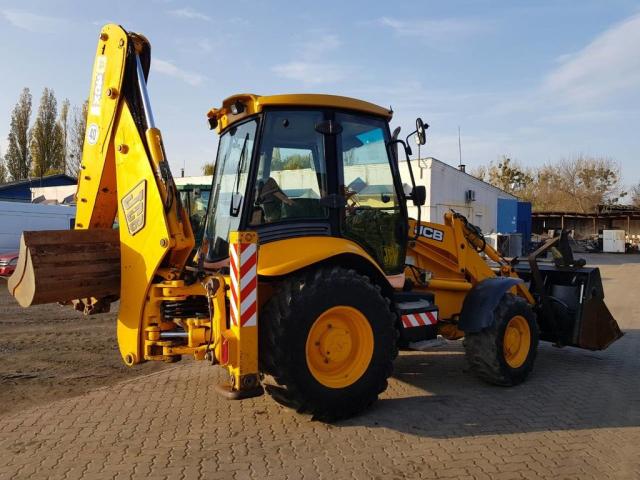 Photo tractopelle JCB 3CX image 2/6