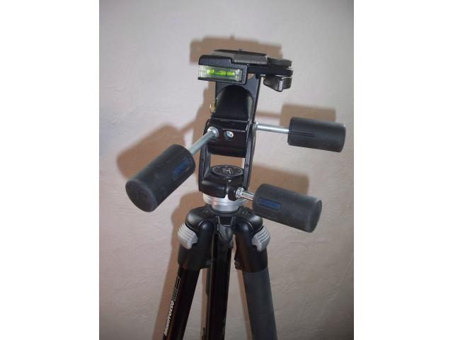 Photo Trepied Manfrotto  055CLB  (neuf 250€)   + rotule 029 professionnelle 3D(neuf 250€) image 2/3