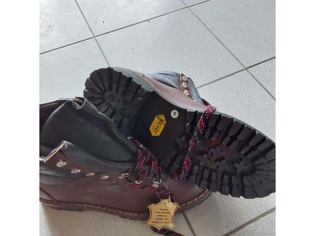 Photo Très bonne chaussure haute de marche image 2/2