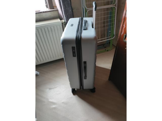 Photo très grande valise neuve image 2/4