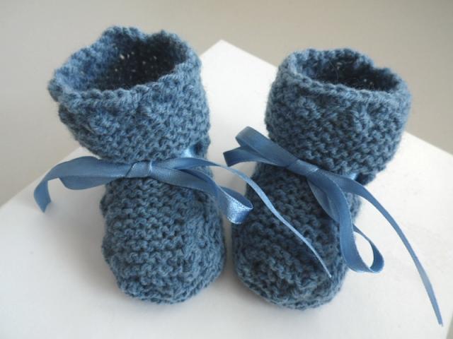 Photo Tricot bébé chaussons bleu charron laine image 2/5