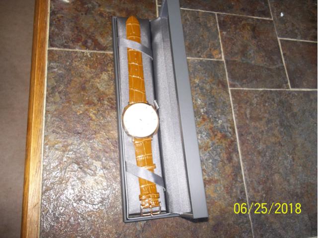 Photo une   montre  maty  neuve image 2/2