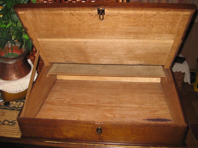 Photo Vend ancien bureau en chêne de table en bon état image 2/2