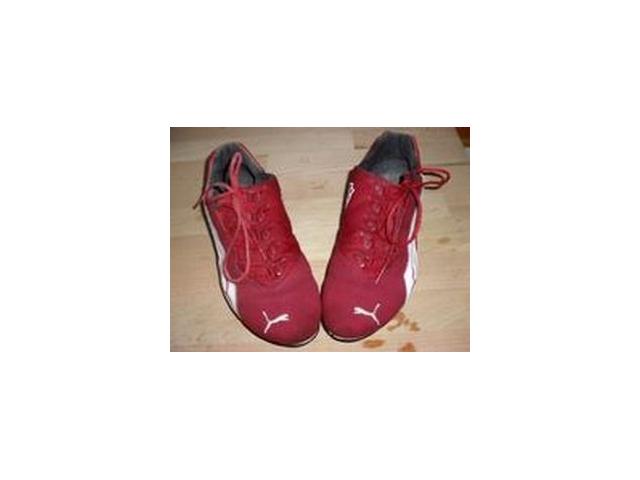 Photo vend chaussures de marque puma image 2/3