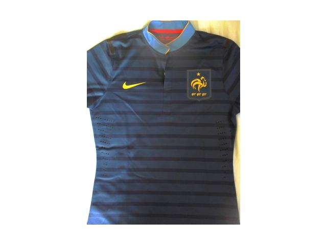 Photo vend maillot de sport image 2/2