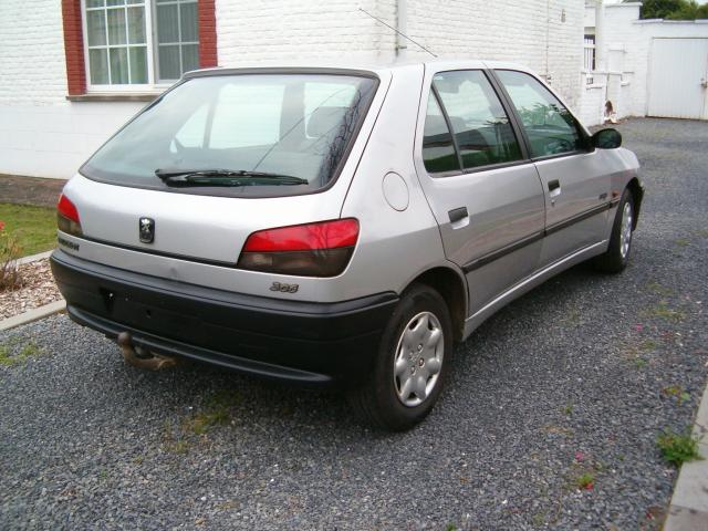 Photo Vend Peugeot 306 19 D image 2/6