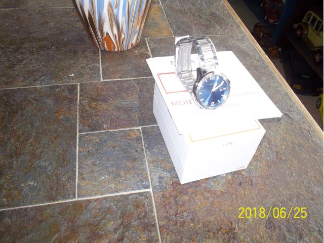 Photo vend  une   montre  maty  neuve  garantie  2  ans image 2/2
