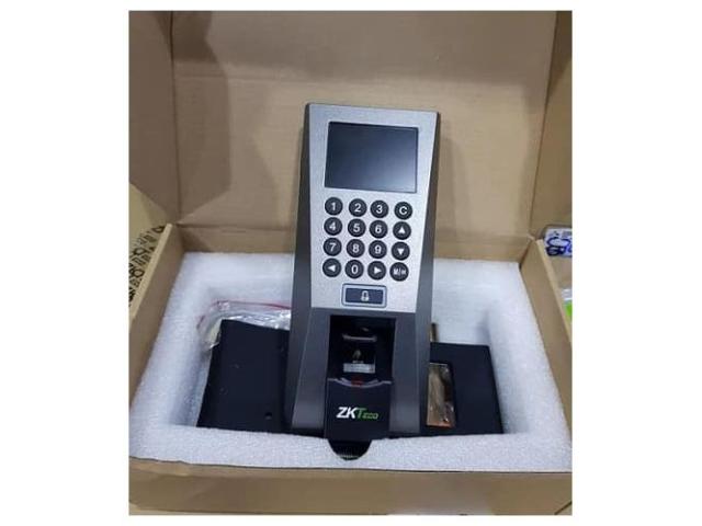 Photo VENTE ET INSTALLATION DES POINTEUSES ZKTECO  F22,F19 ET F18 image 2/2