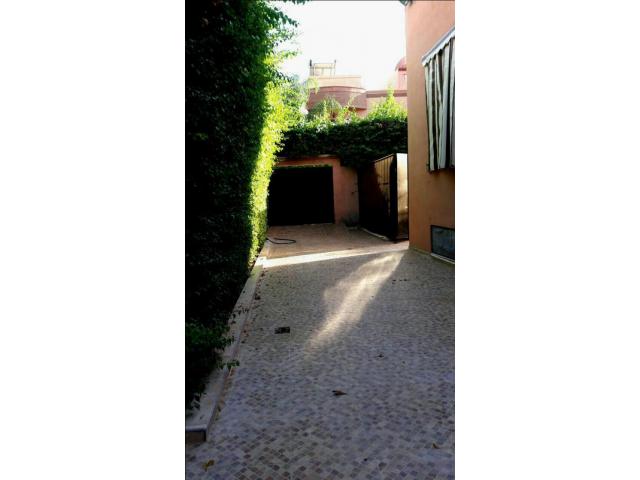 Photo vente villa 300 M Riad Salam route de casa image 2/5