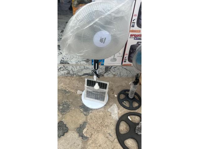 Photo VENTILATEUR SOLAIRE  16 " SUR PIEDS image 2/2
