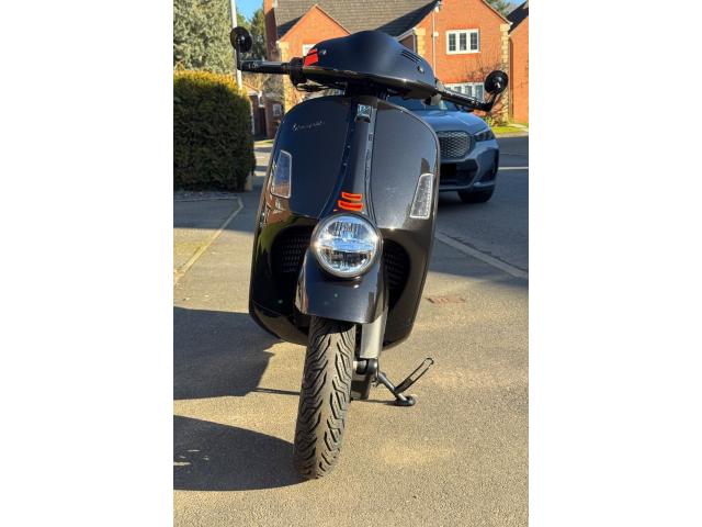 Photo Vespa GTV 300 HPE 2024 image 2/4