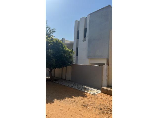 Photo Villa de 1300 mètres carrés à vendre à Mbour Sénégal image 2/3