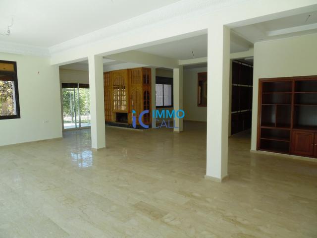 Photo Villa de 2000 m² à vendre située à Souissi image 2/6
