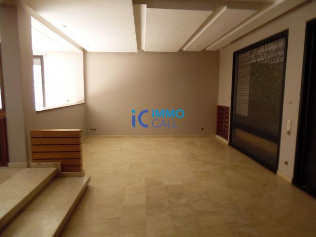 Photo Villa de 550 m² en location à Hay Riad image 2/2