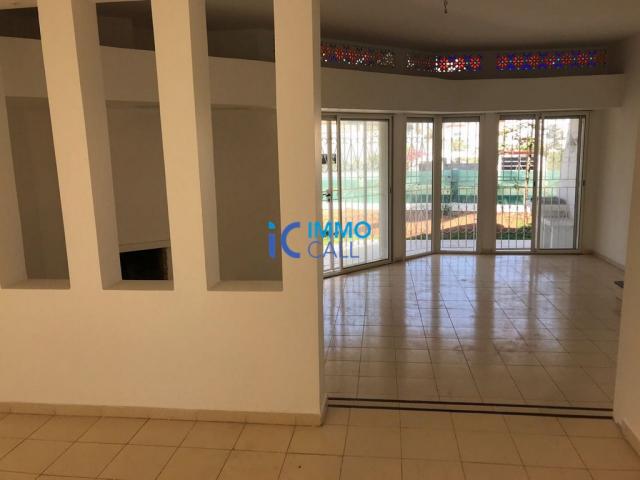 Photo Villa de 600 m² en location bien située à Hay Riad image 2/6