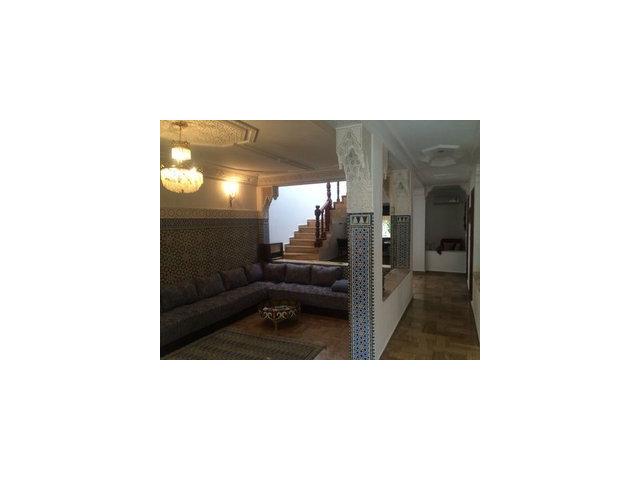Photo villa de haut gamme meublée par jour, 212m2 FES image 2/6