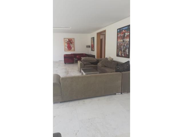 Photo Villa de prestige à louer – Route Zaïr – 2000 m² image 2/6