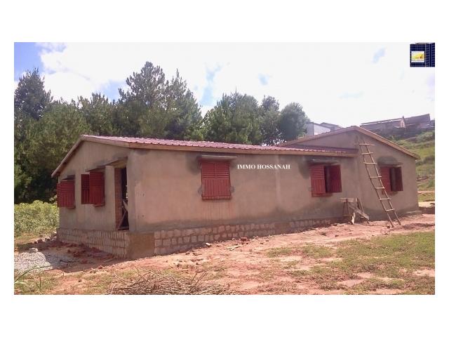 Photo VILLA F4 A VENDRE A AMBOANJOBE RÉF:VV301100275 image 2/3