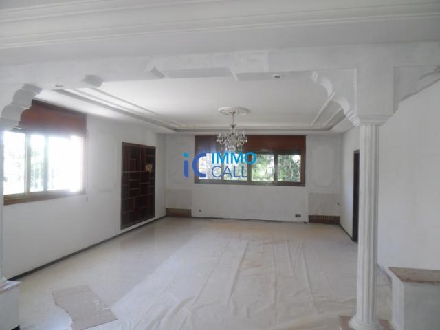 Photo Villa moderne de 400 m² en location à l'Agdal image 2/5