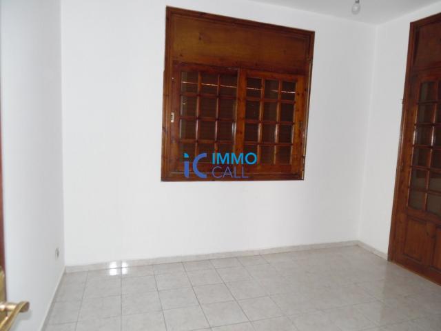 Photo Villa moderne de 700 m² en location à Hay Riad image 2/5
