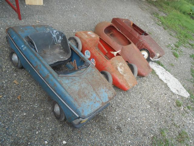 Photo VOITURE A PÉDALES image 2/2