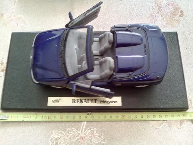Photo VOITURE DE COLLECTION (RENAULT MEGANE) image 2/5