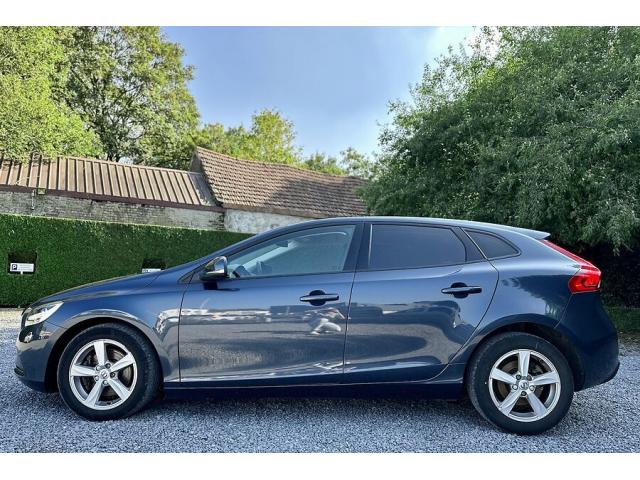 Photo Volvo V40 2.0 T2 Sport Edition - 10 2018 image 2/6