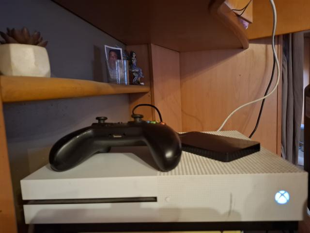 Photo Xbox one S 1TB une manette image 2/6