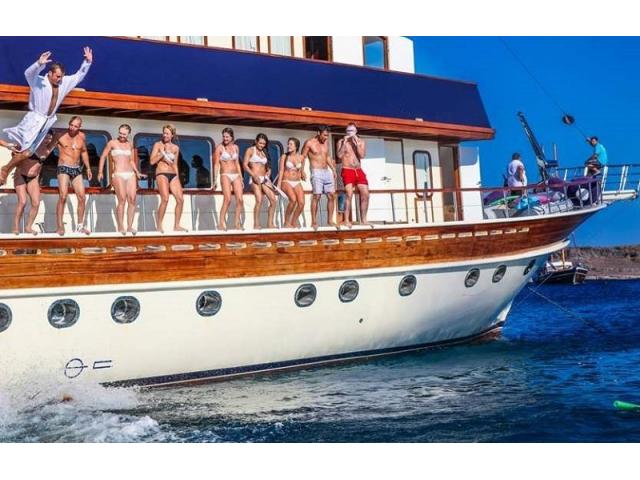 Photo yacht conçu pour des croisiéres et du charter de luxe avec une capacité de 32 invités image 2/6