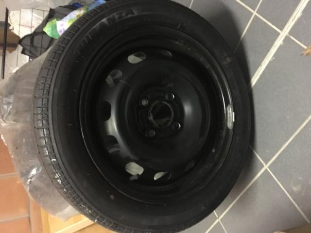 Photo 4 nouveaux pneus hivers+ 1nouveau pneu avec jante en tôle image 3/6