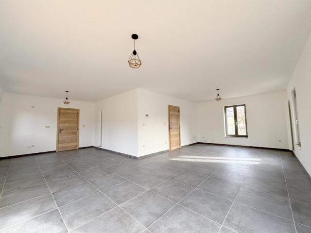 Photo 6830 Les Hayons : nouvelle construction, 3 chambres, jardin. image 3/6