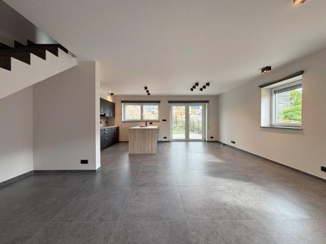 Photo 6850 Paliseul : spacieuse maison avec jardin, 3 chambres, à louer. image 3/6