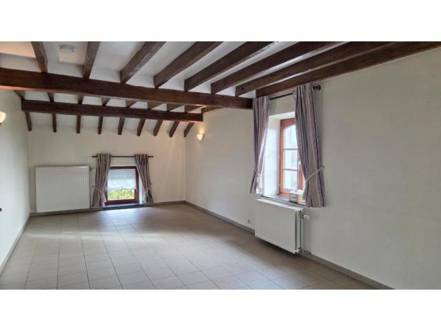 Photo 6880 JEHONVILLE : spacieux appartement-duplex avec parking, 1 chambre. image 3/6