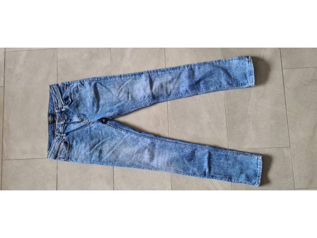 Photo A vendre: 3 Pantalons en Jeans image 3/4